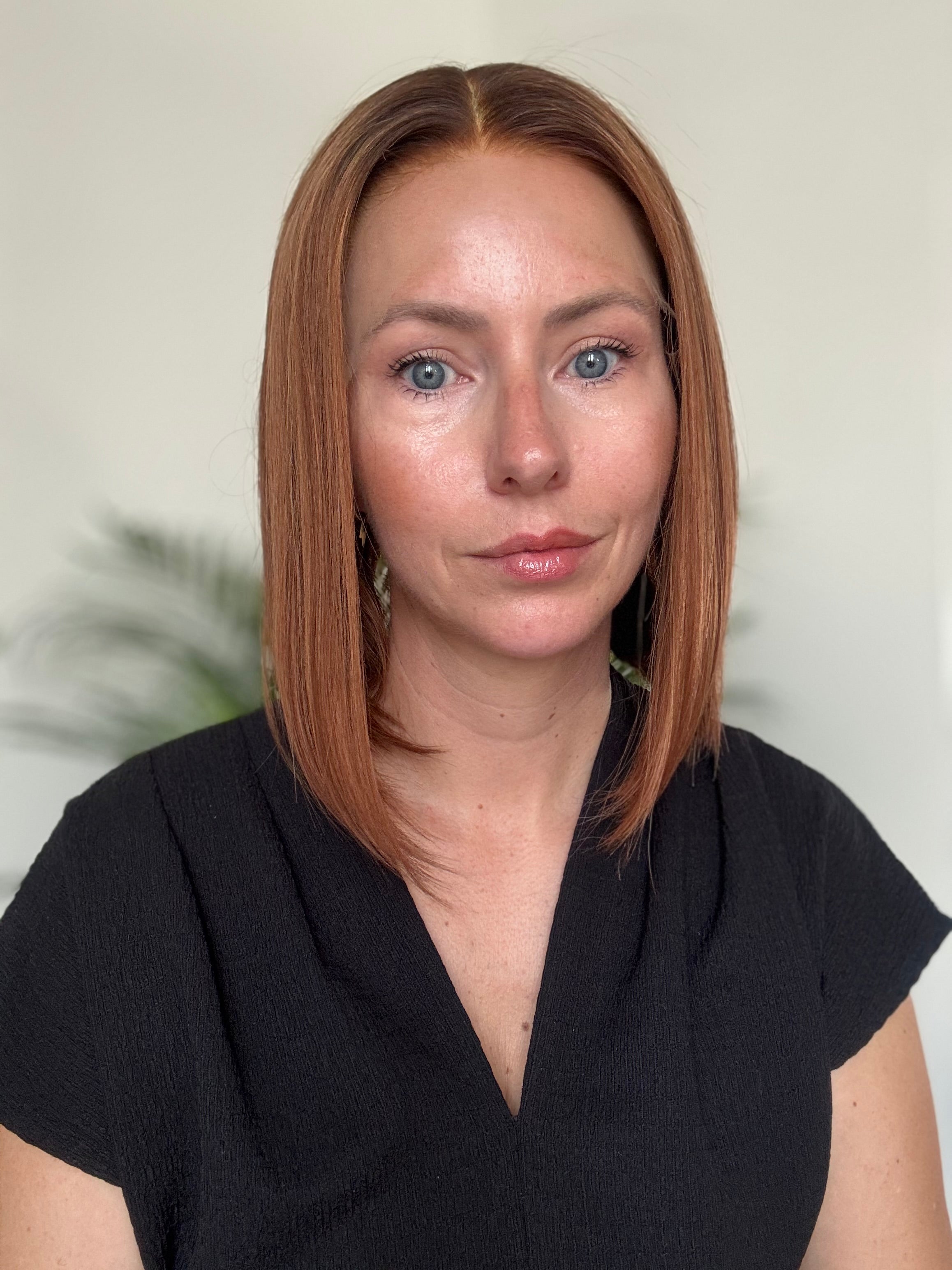 Kate 12 inch warm brown balayage bob wig in size Small